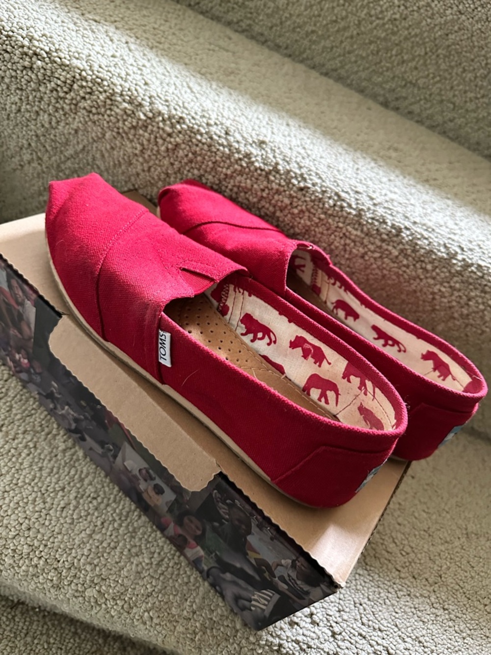 Toms Women Canvas Slip-On Sneakers in Red Worn a few times!